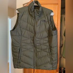Womens 550 north face puffer vest size XL